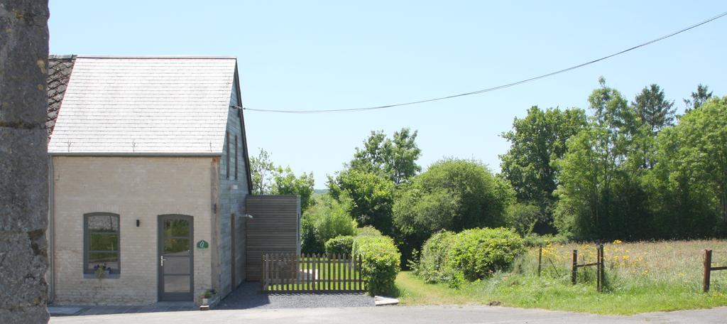 A L'Ombre Du Clocher Montbliart Esterno foto